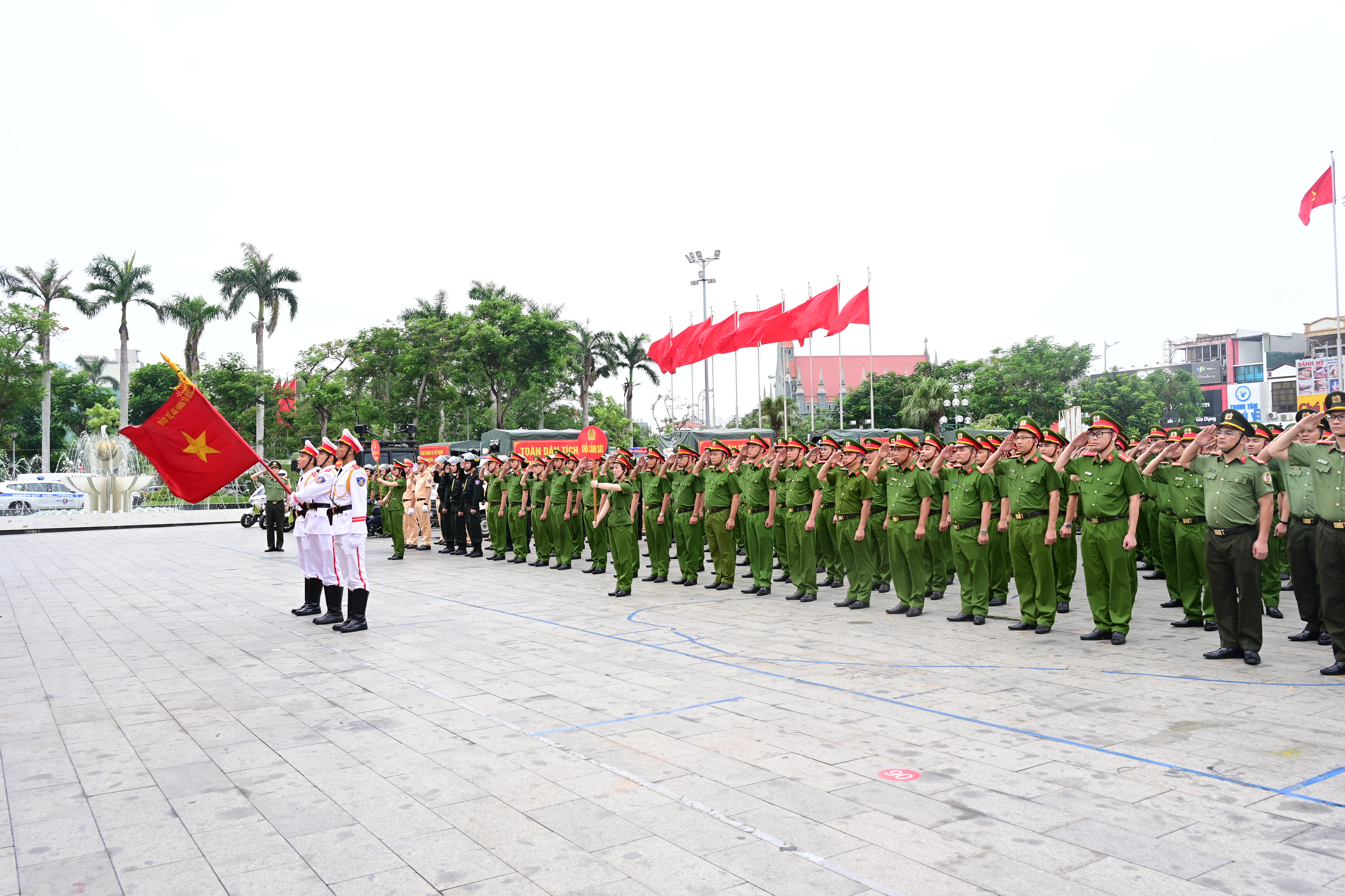 Ra quân đợt cao điểm tấn công, trấn áp tội phạm, bảo đảm an ninh, trật tự; bảo vệ tuyệt đối an ninh, an toàn Đại hội Đảng các cấp, các hoạt động, lễ kỷ niệm, các sự kiện chính trị quan trọng trên địa bàn thành phố